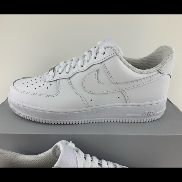 NEW Nike Air Force 1 ‘07 LE Low Triple White - Picture 8 of 8